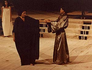 « Antoine et Cléopâtre » de William Shakespeare, mise en scène par Michel Cacoyannis, avec Irène Papas, Festival d'Athènes