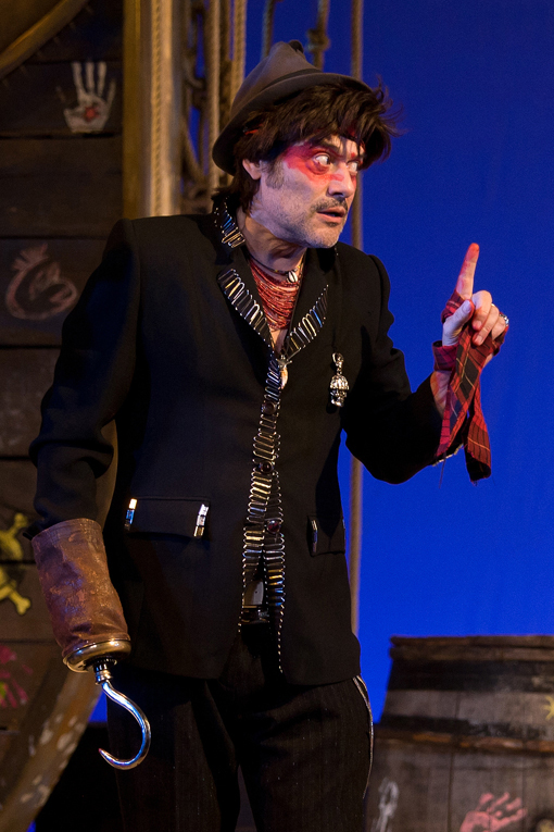 "Pan" adapted and directed by Irina Brook: Georges Corraface as Captain Hook © Patrick Lazick